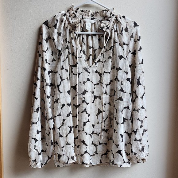 H&M Cream/Black Ruffled V-Neck Seashell Blouse Size XS - Picture 5 of 12